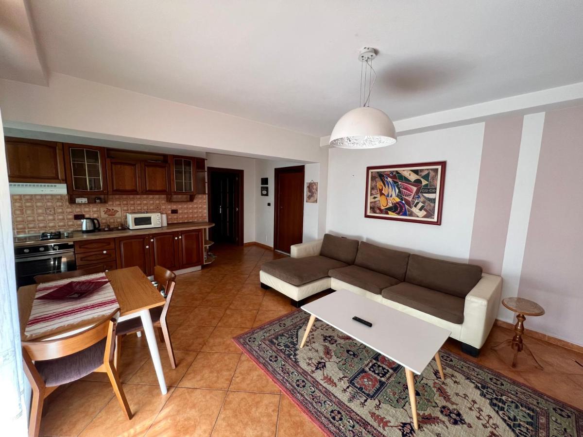 Apartment In Skanderbeg Square - Tirana Center 1 Екстер'єр фото
